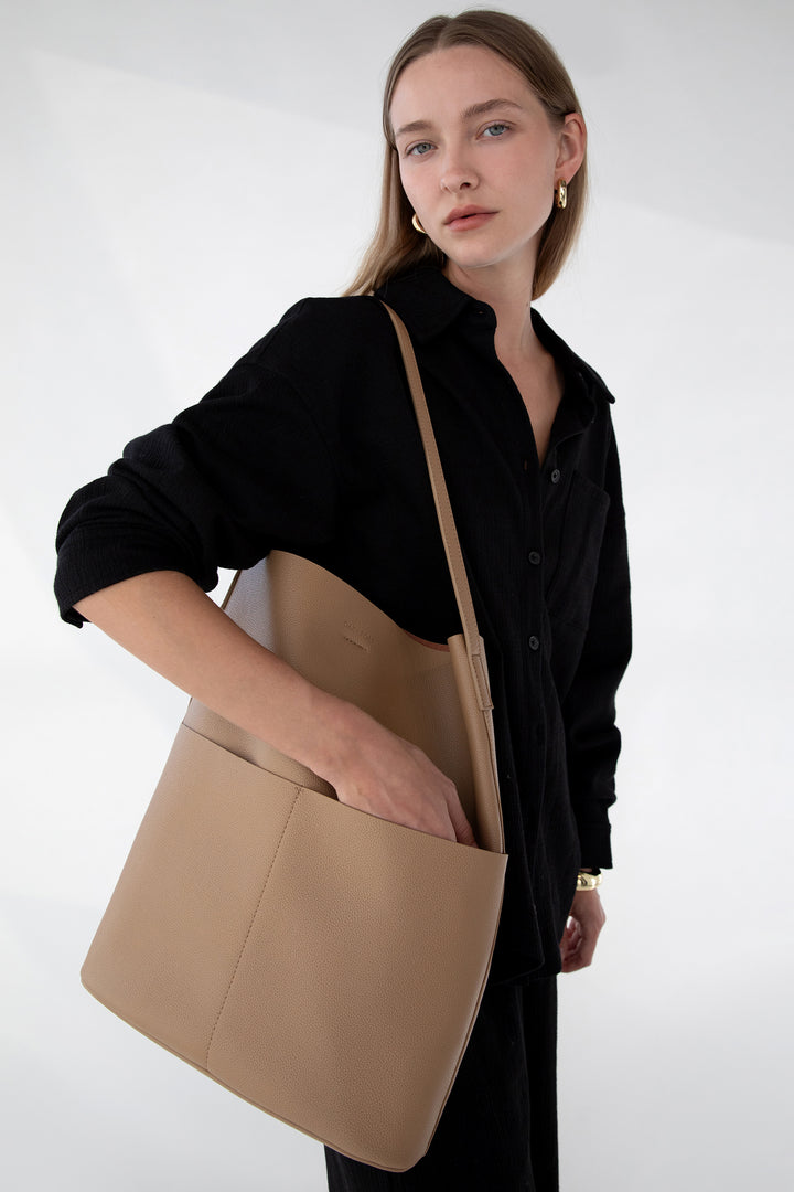 CITY TOTE BAG in Latte — alternate angle