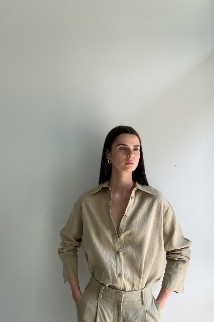 100% LINEN SHIRT in Khaki Twill — alternate angle