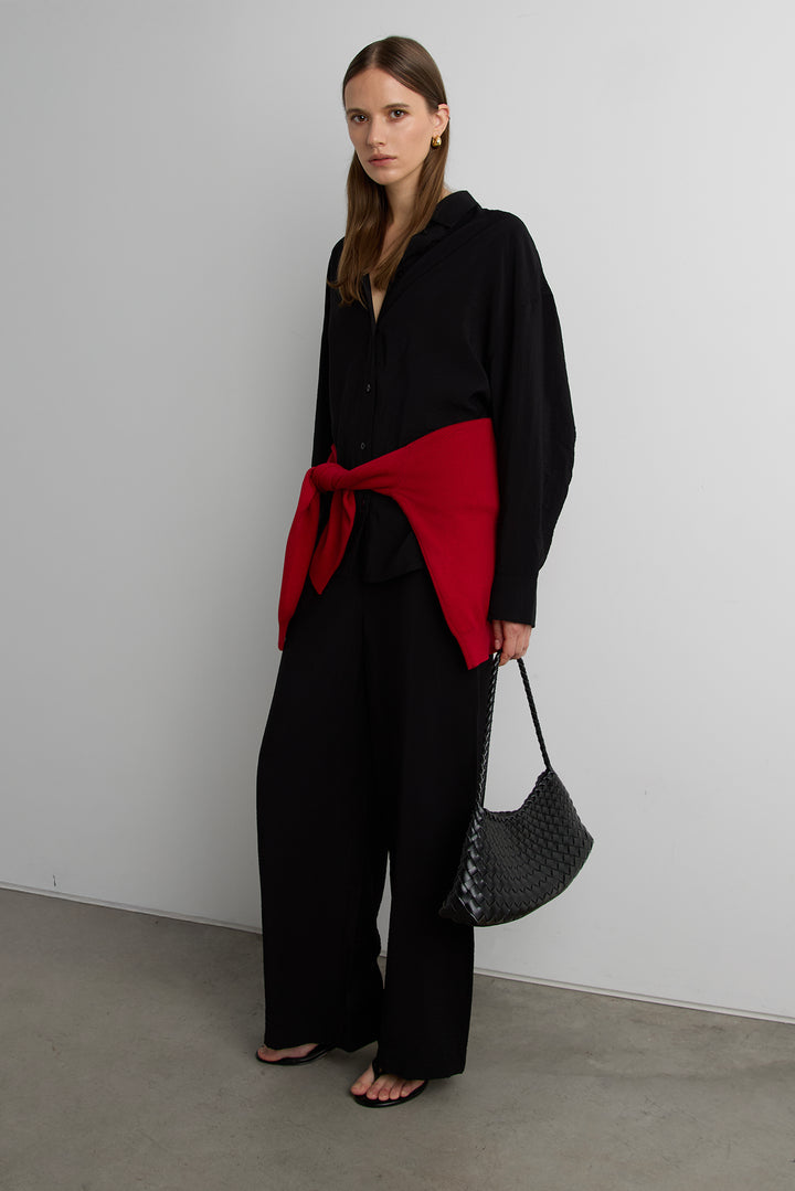 LIGHTWEIGHT CRINKLED SHIRT WITH BACK CINCHING BUTTONS in Black — alternate angle