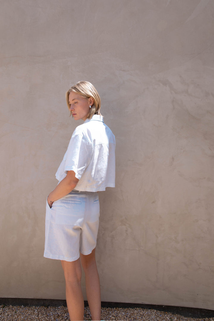 LINEN BLEND SHORT SLEEVE SHIRT in Illusion Blue — alternate angle