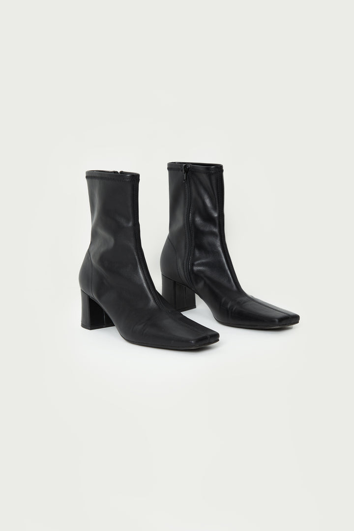 GLOVE BOOT in Black — alternate angle