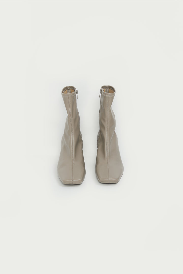 GLOVE BOOT in Taupe — alternate angle