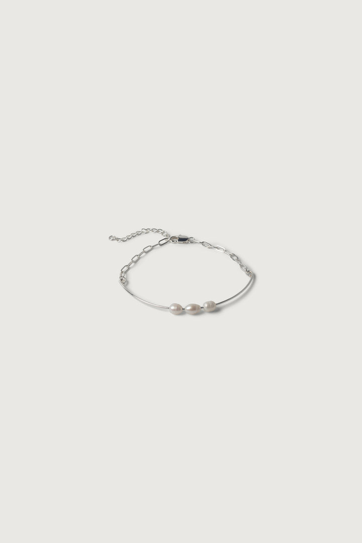 THREE NATURAL PEARL BRACELET in Silver — alternate angle