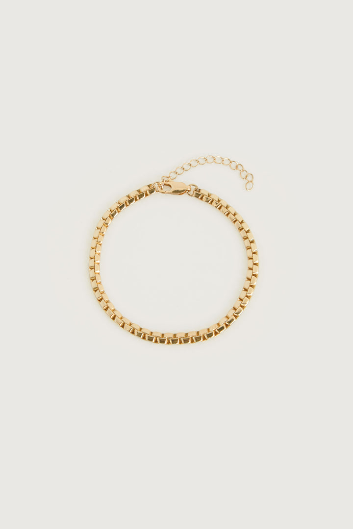 CURB CHAIN BRACELET in Gold — alternate angle
