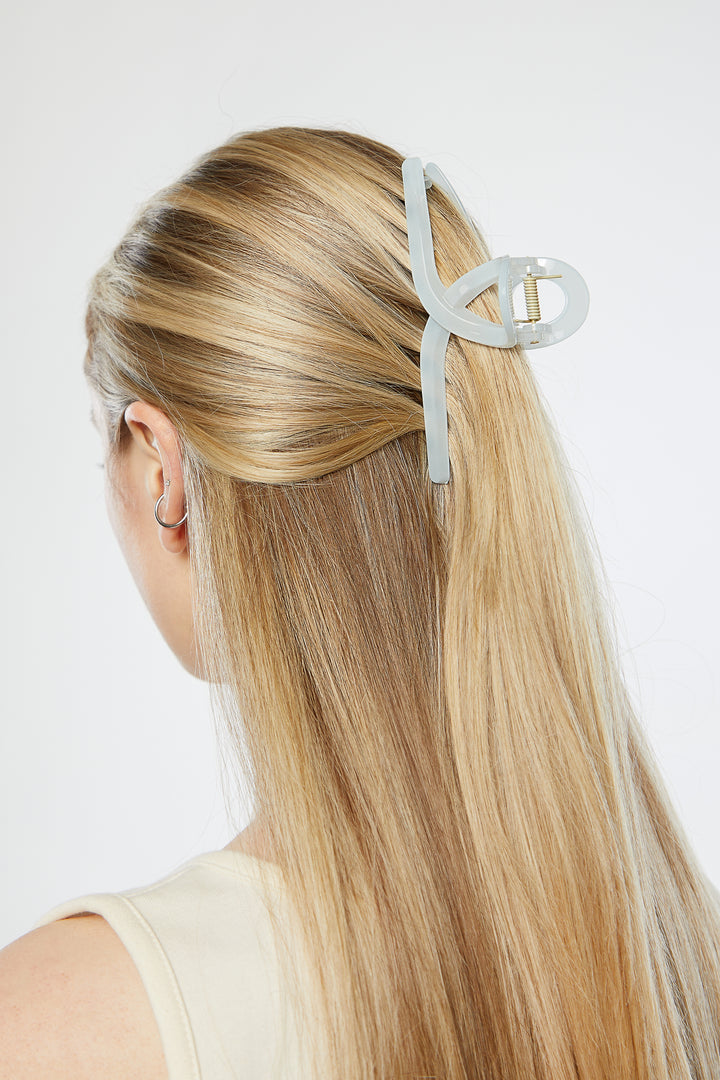 LOOP CLAW CLIP in Light Blue — alternate angle