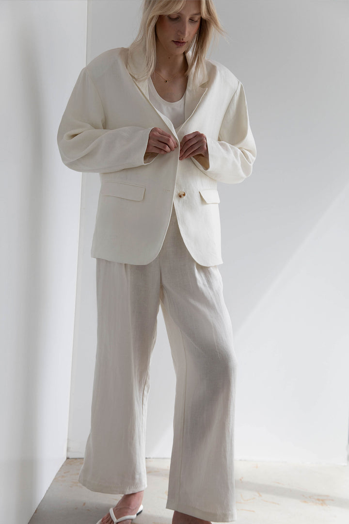 100% LINEN RELAXED FIT BLAZER in Cream — alternate angle