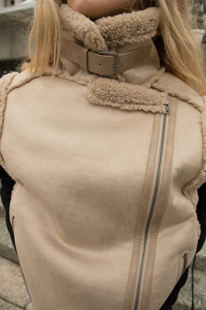 VEGAN SUEDE SHERPA AVIATOR VEST in Trench Coat — alternate angle