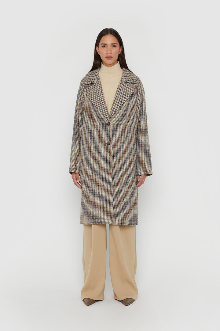 HOUNDSTOOTH COAT in Gingerbread Houndstooth — alternate angle