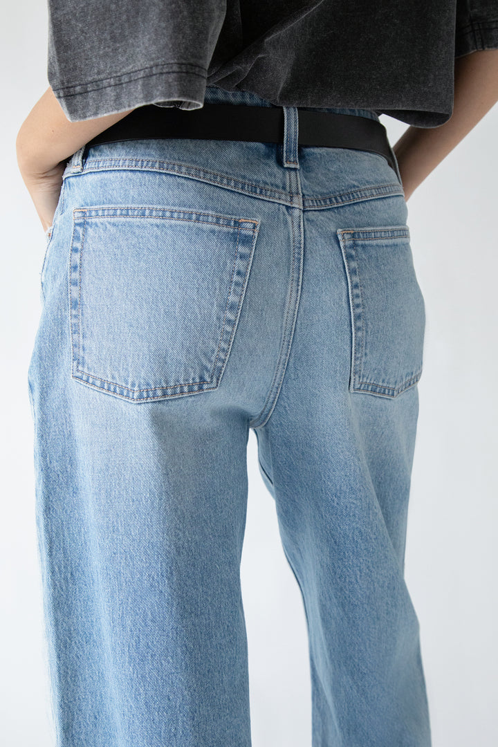 MID-RISE STRAIGHT LEG JEAN