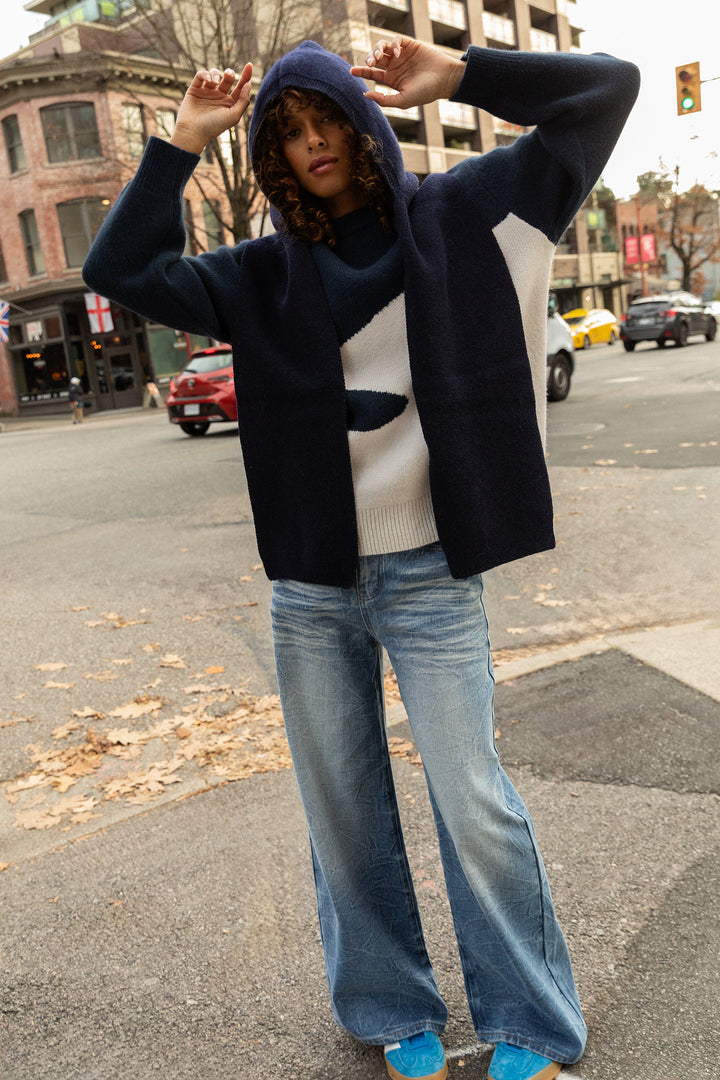 Faded Crinkle Effect Relaxed Fit Jean in Medium Blue Wash — alternate angle