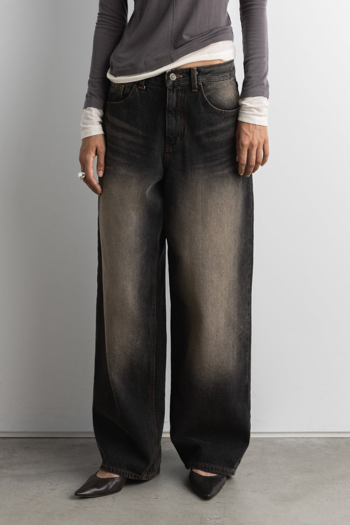 VINTAGE WASH CURVED LEG JEAN