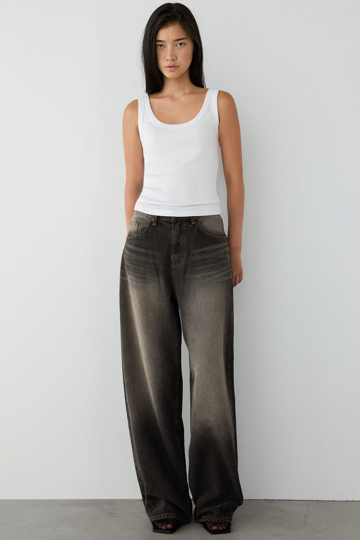 VINTAGE WASH CURVED LEG JEAN