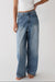 28" LENGTH LIGHT WASH CURVED LEG JEAN