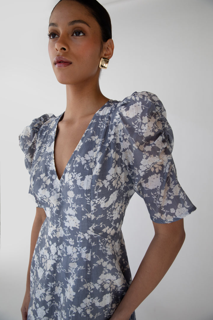 V-NECK PUFF SLEEVE FLORAL MAXI DRESS in Grisaille Floral — alternate angle