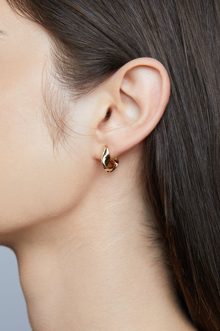 TWIST HOOPS in Gold — alternate angle