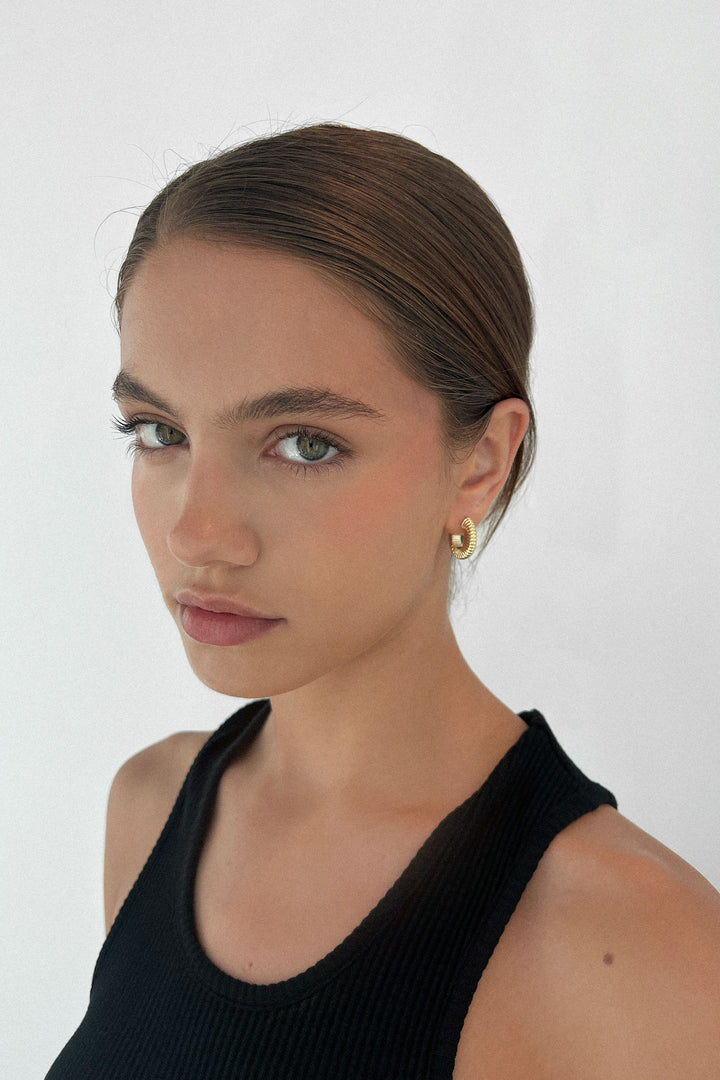 CHUNKY HOOP SET in Gold — alternate angle