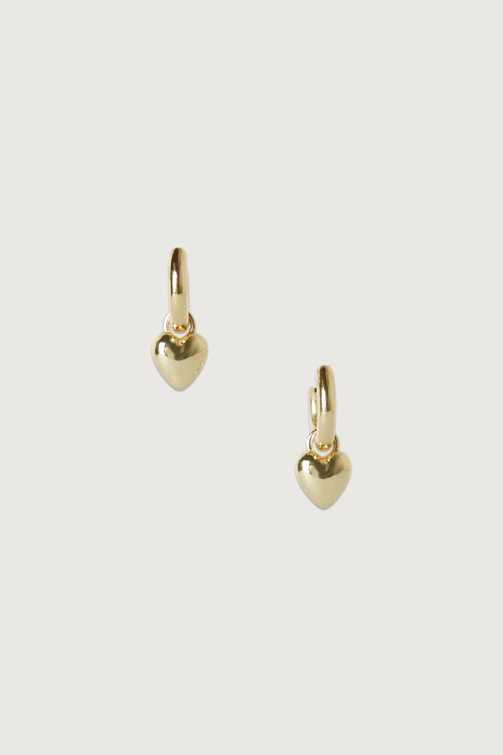 HUGGIE HOOP WITH HEART in Gold — alternate angle