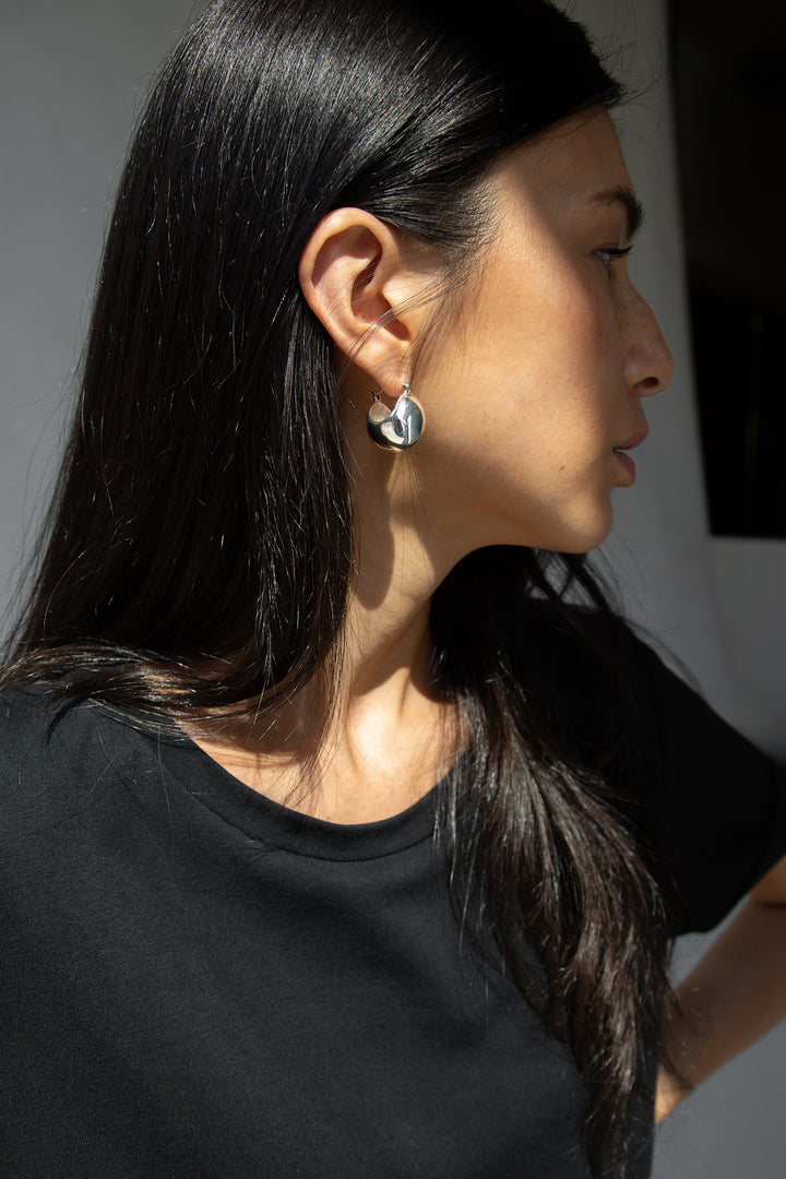 DOME HUGGIE HOOP in Silver — alternate angle