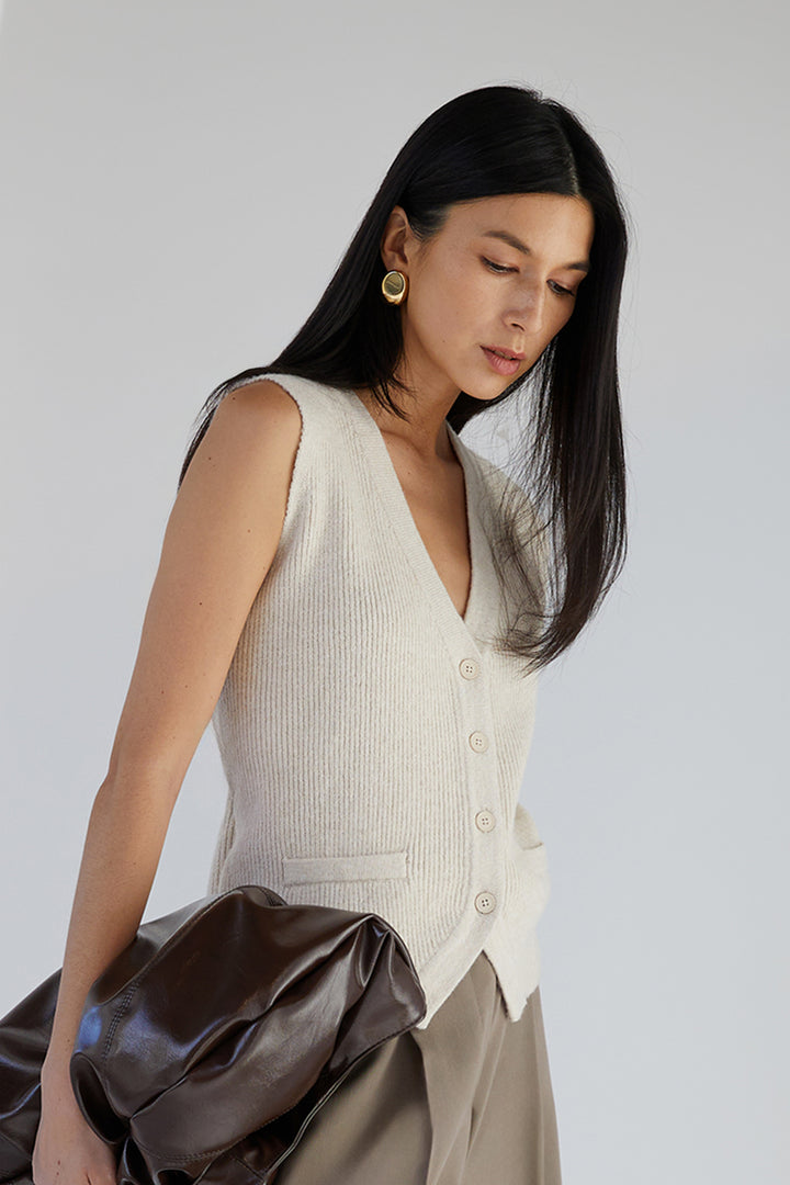 CHUNKY ROUND EARRING in Gold — alternate angle