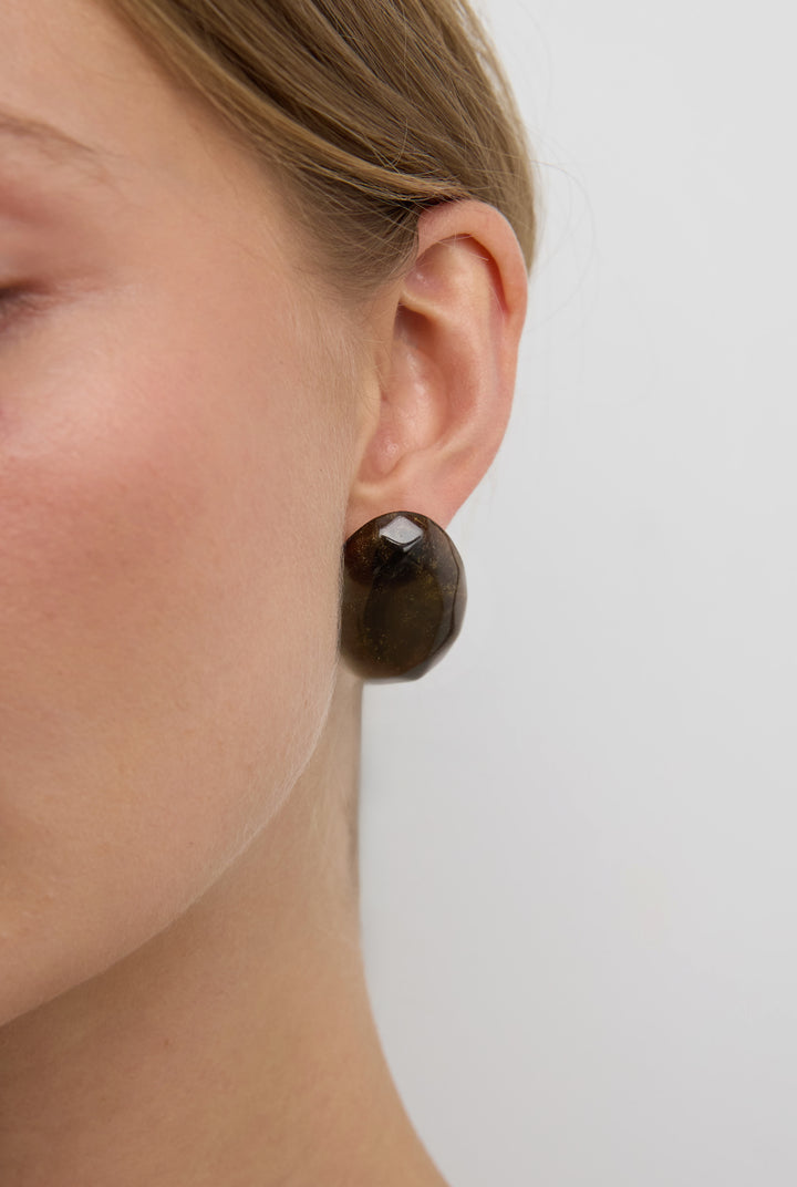 SPARKLE RESIN OVAL EARRINGS in Brown Mix — alternate angle