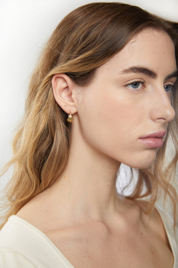 SHELL HOOPS in Gold — alternate angle