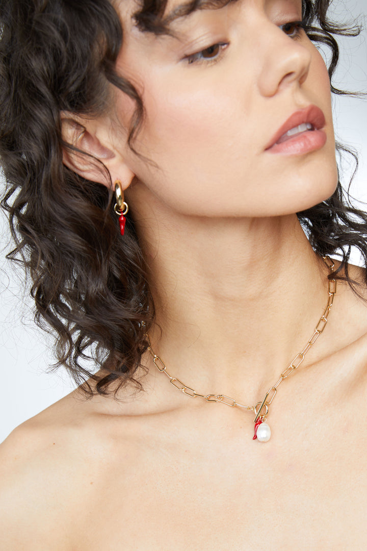 PEARL AND PEPPER HOOPS in Gold — alternate angle