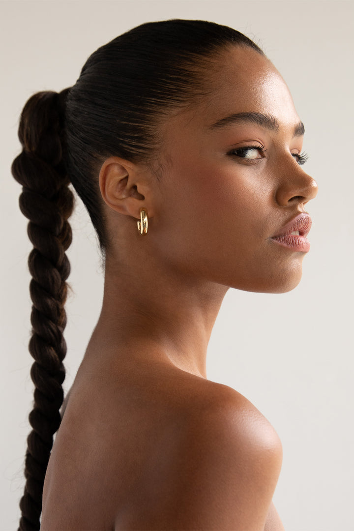 SMALL HOOP EARRING in Gold — alternate angle