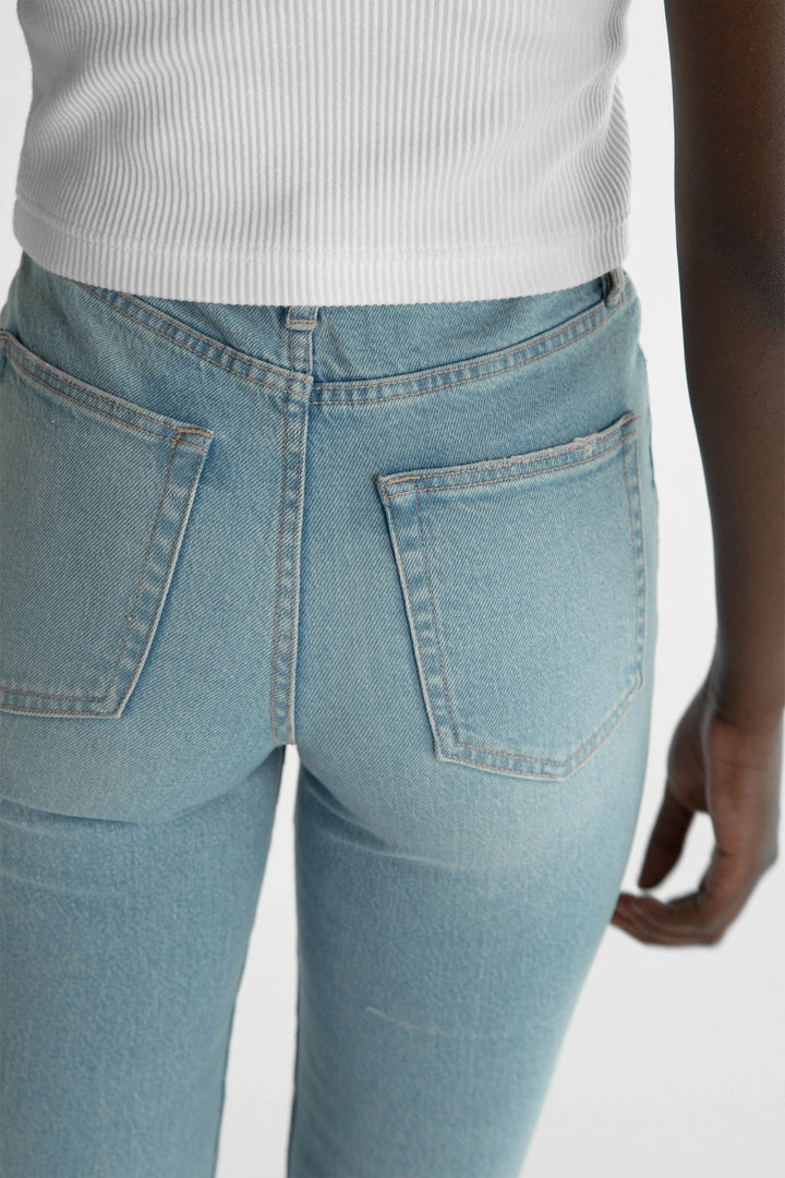 OAK ESSENTIAL SLIM FIT HIGH-RISE JEAN in Light Stone — alternate angle