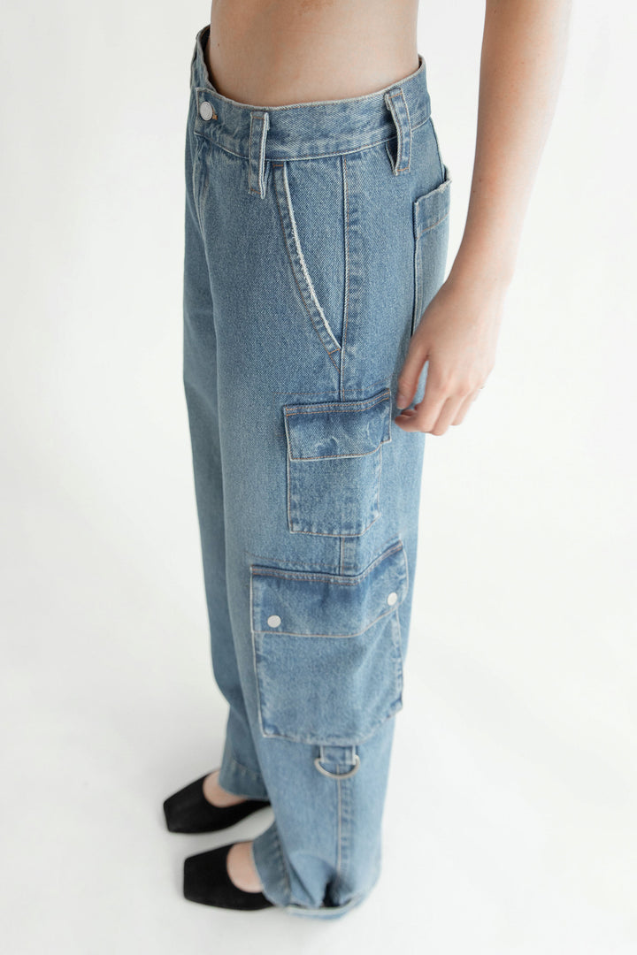 OAK 02 RELAXED MID-RISE CARGO JEAN in Vintage Blue — alternate angle
