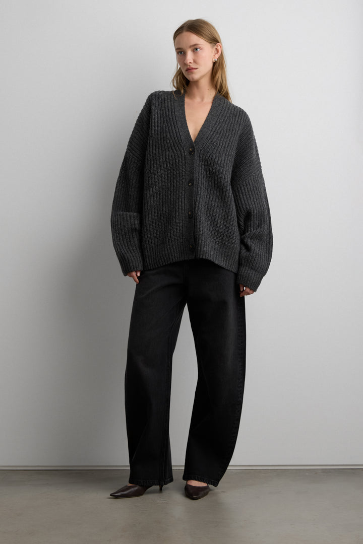 HIGH RISE BARREL LEG JEAN