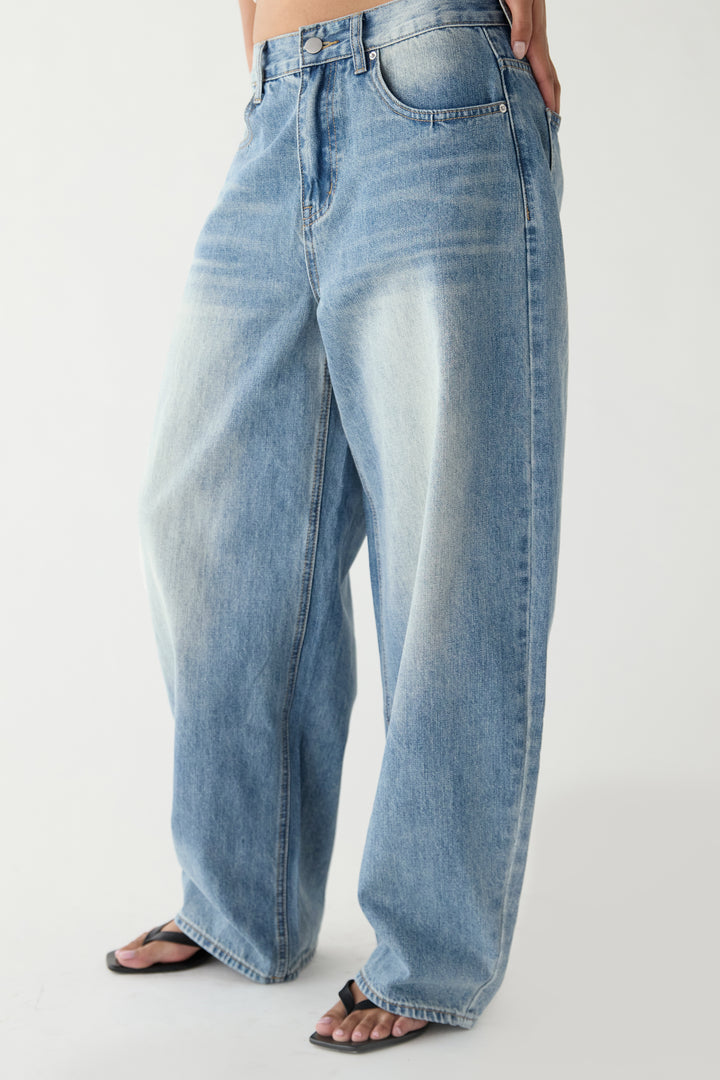 29" CURVE LEG MID RISE DENIM JEAN in Medium Wash — alternate angle
