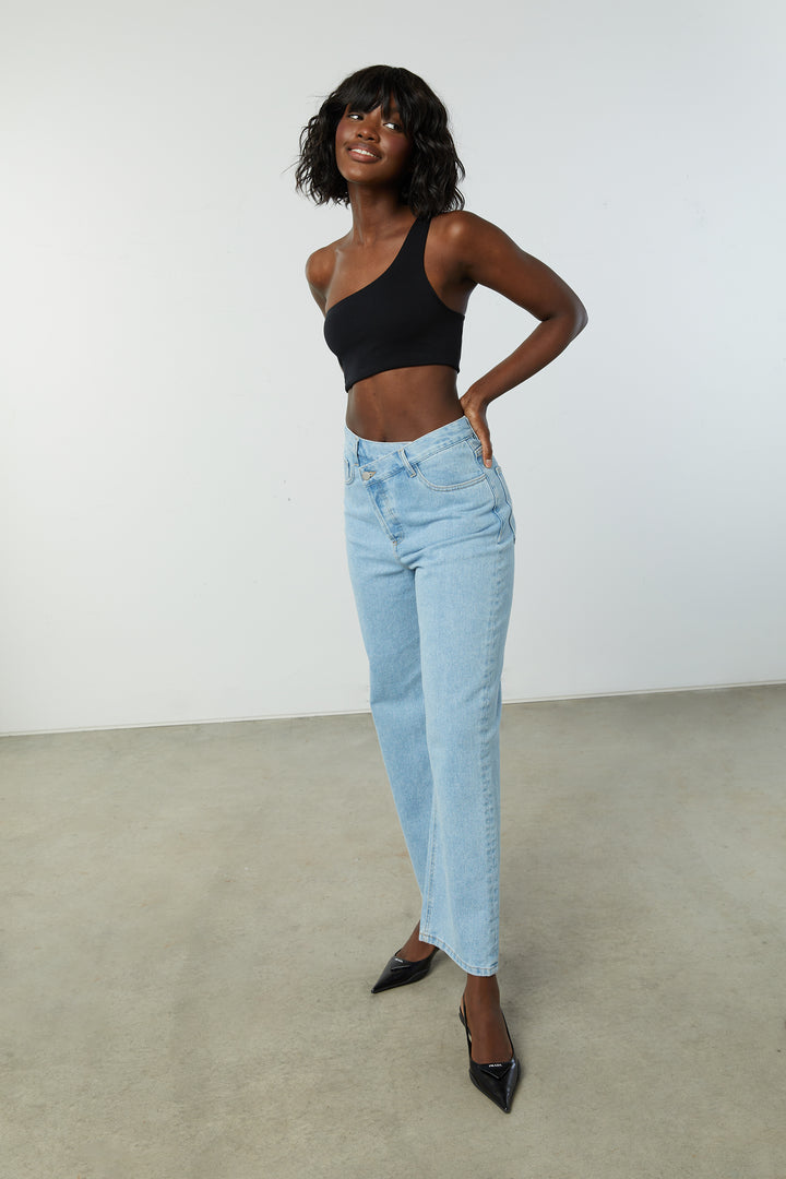 CROSSFRONT JEANS in Light Wash — alternate angle