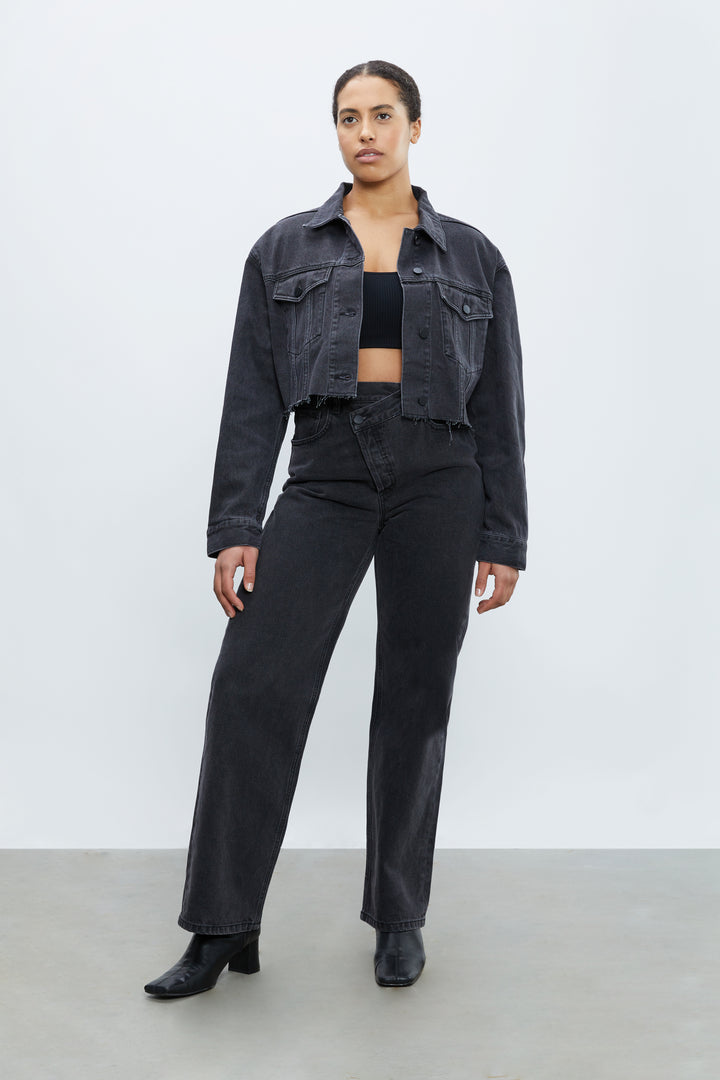 CROSSFRONT JEANS in Washed Black — alternate angle