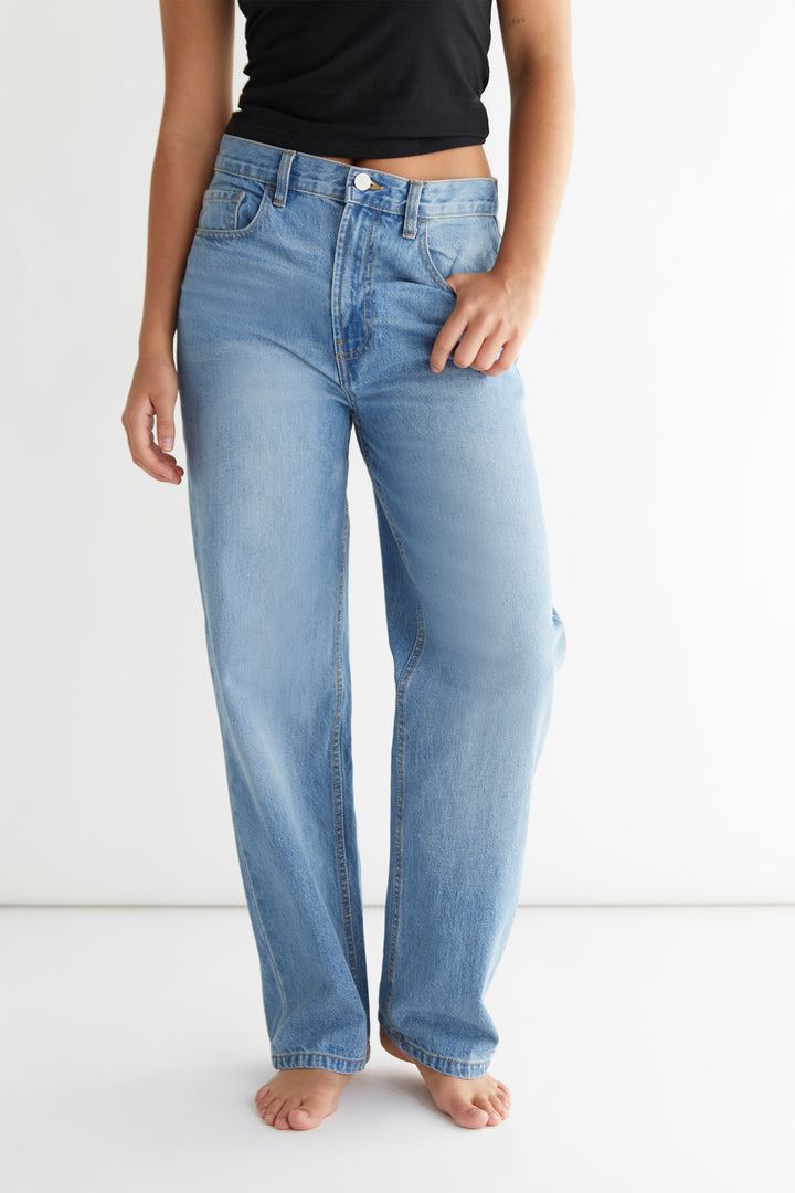 RELAXED FIT JEANS in Mid Light Vintage Wash — alternate angle