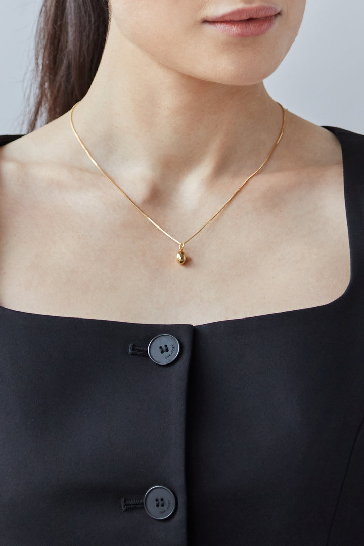 BOX CHAIN WITH OVAL PENDANT in Gold — alternate angle