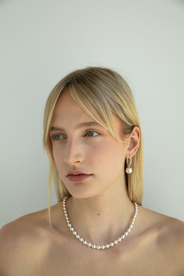 METAL BALL NECKLACE in Silver — alternate angle