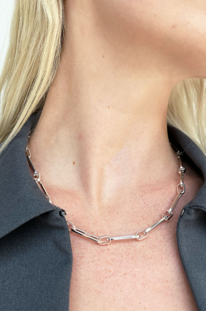 OVAL LINK CHAIN NECKLACE in Silver — alternate angle