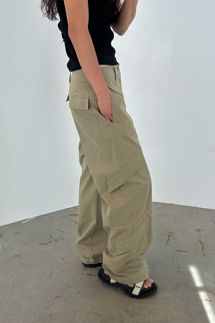 COTTON NYLON CARGO PANT in Dark Aloe — alternate angle