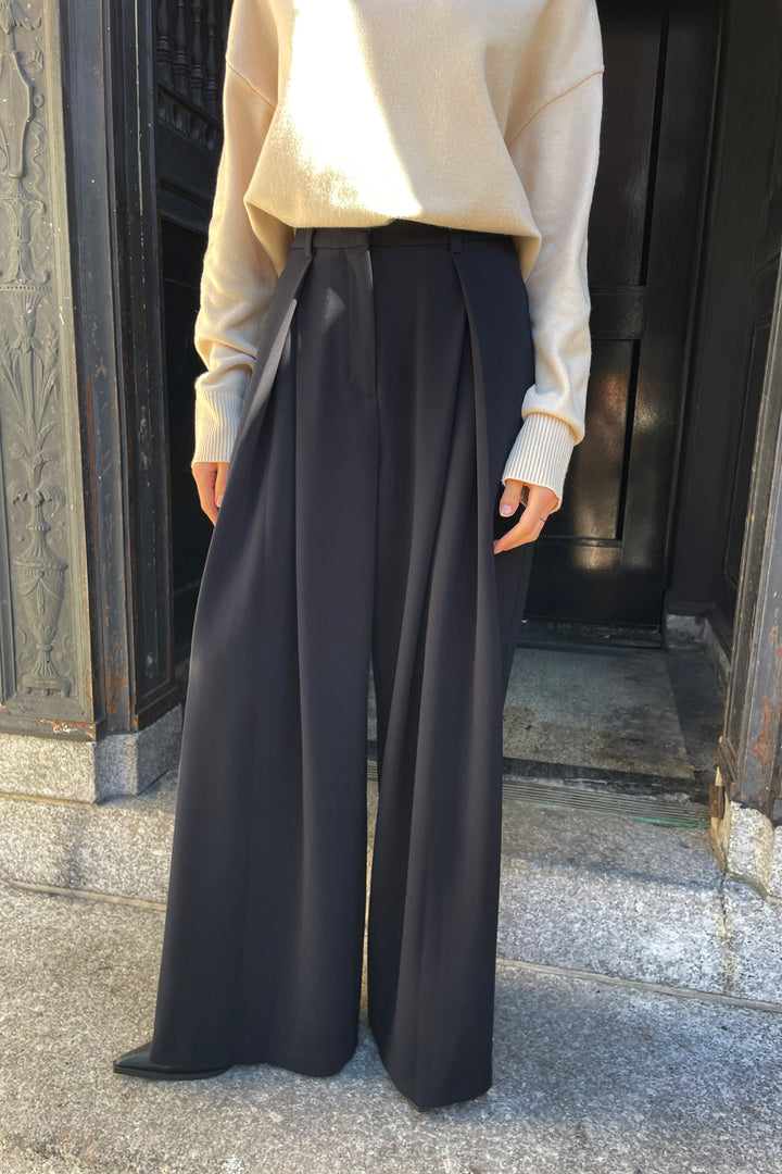 WIDE LEG PANT WITH FRONT PLEAT in Black — alternate angle