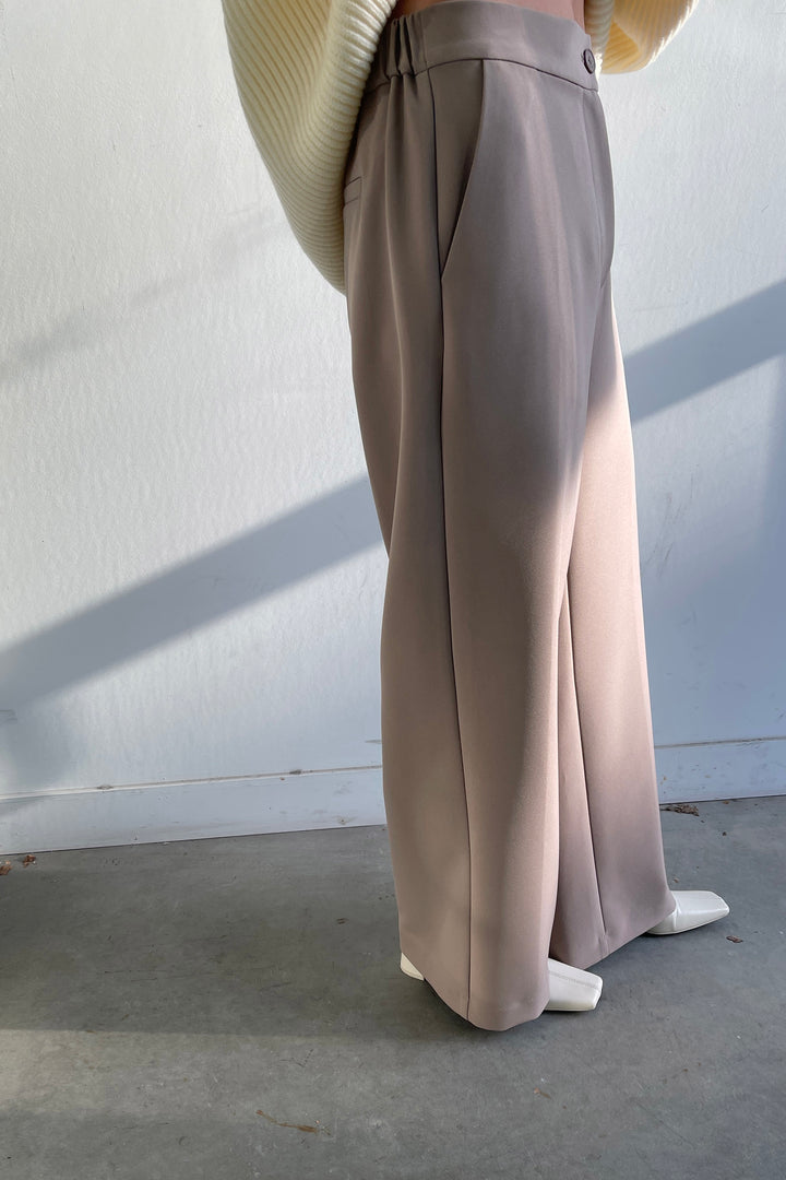HALF ELASTIC WIDE LEG PANT in Taupe Grey — alternate angle