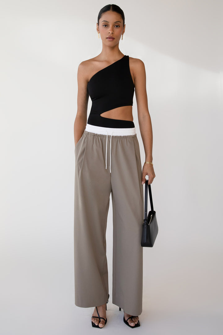 EXPOSED DRAWSTRING WAIST TROUSER