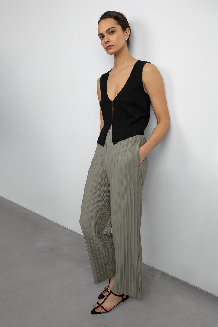 PLEATED LOUNGE PANT in Vetiver — alternate angle