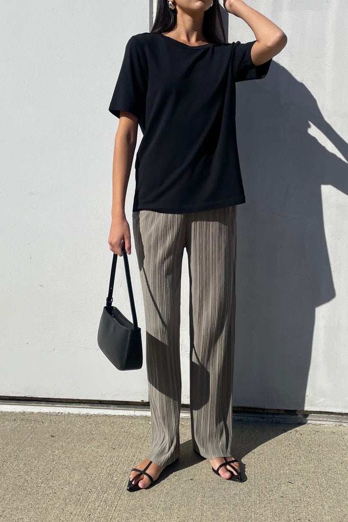 PLEATED LOUNGE PANT in Vetiver — alternate angle
