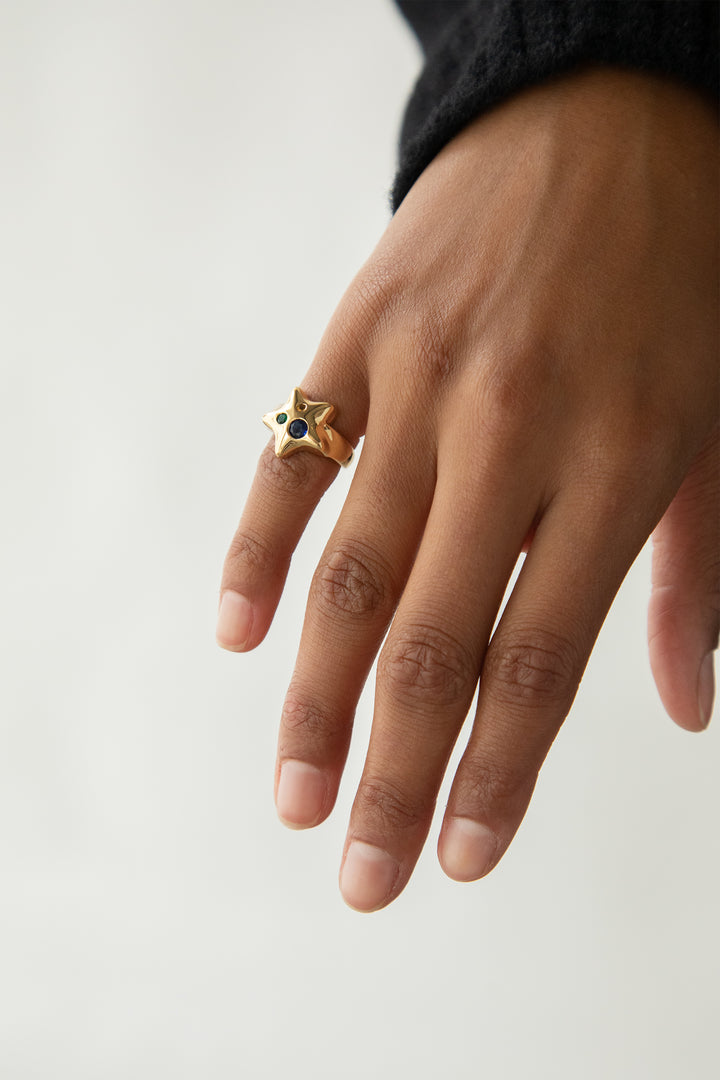 STAR PENDANT RING in Gold — alternate angle