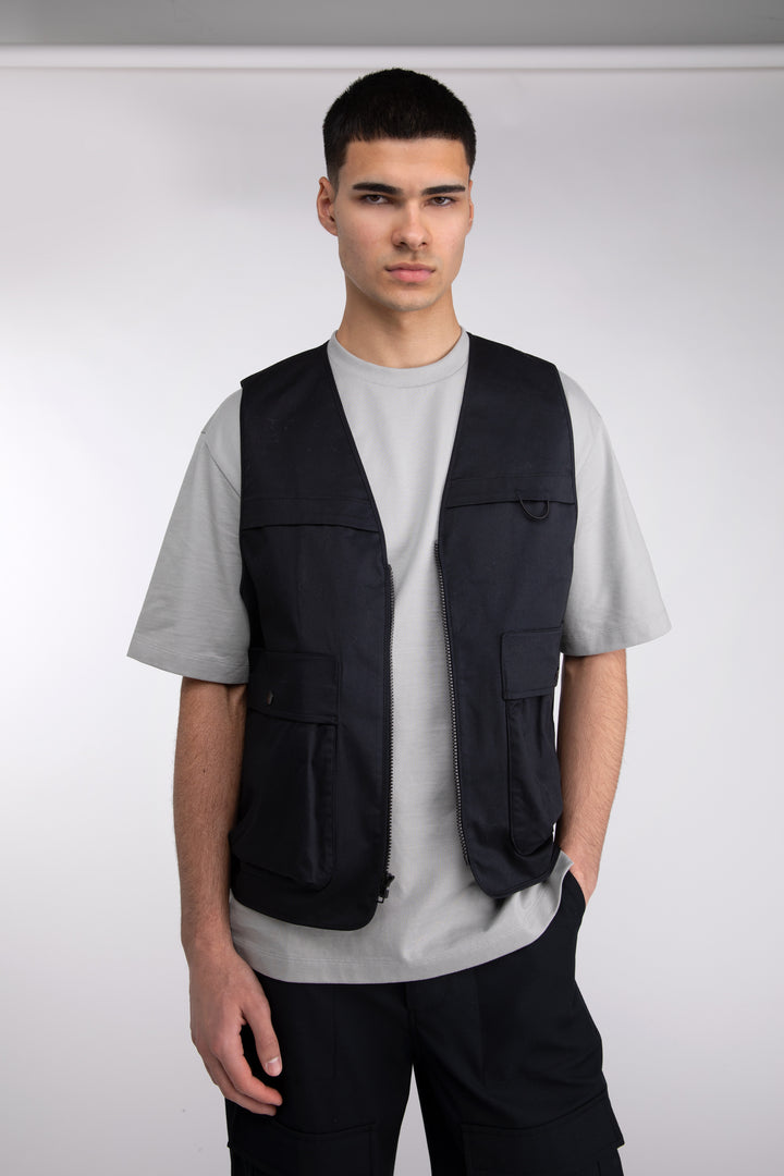 COTTON-TWILL CARGO UTILITY VEST in Black — alternate angle