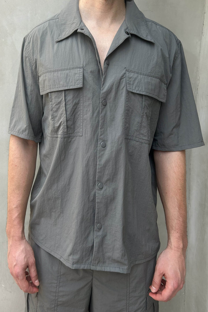 NYLON SHORT SLEEVE SHIRT in GARGOYLE — alternate angle