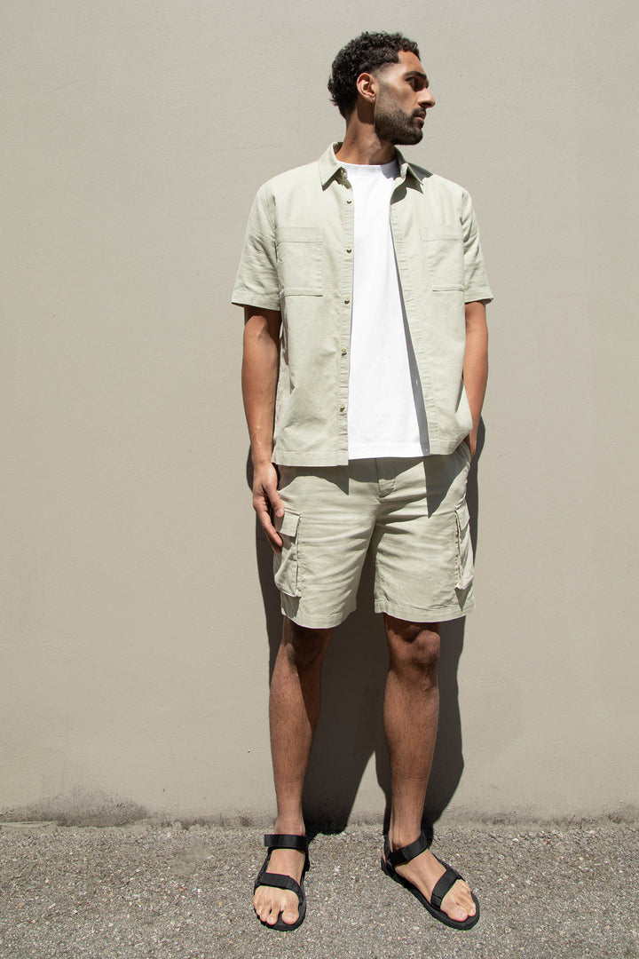 COTTON LINEN CARGO SHORT SLEEVE SHIRT in Moss Grey — alternate angle