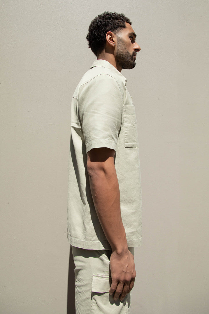 COTTON LINEN CARGO SHORT SLEEVE SHIRT in Moss Grey — alternate angle