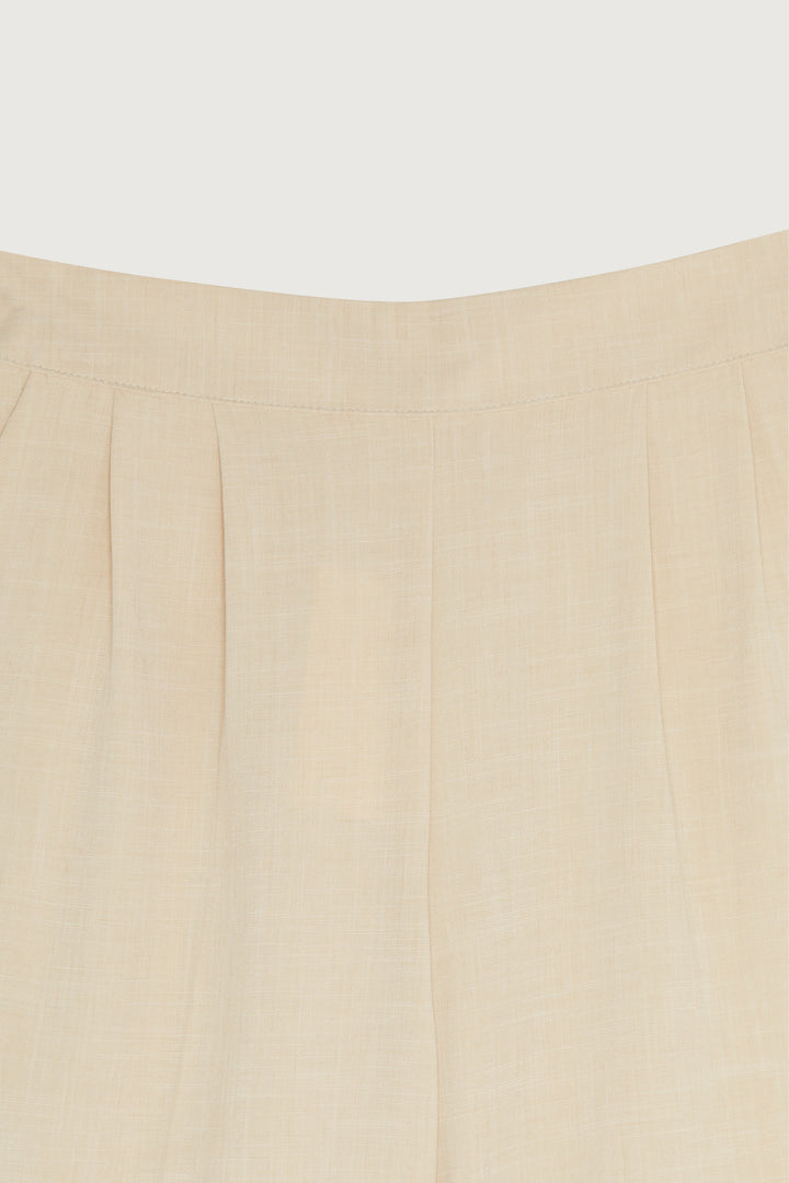 SHORT WITH PLEATS in Beige — alternate angle
