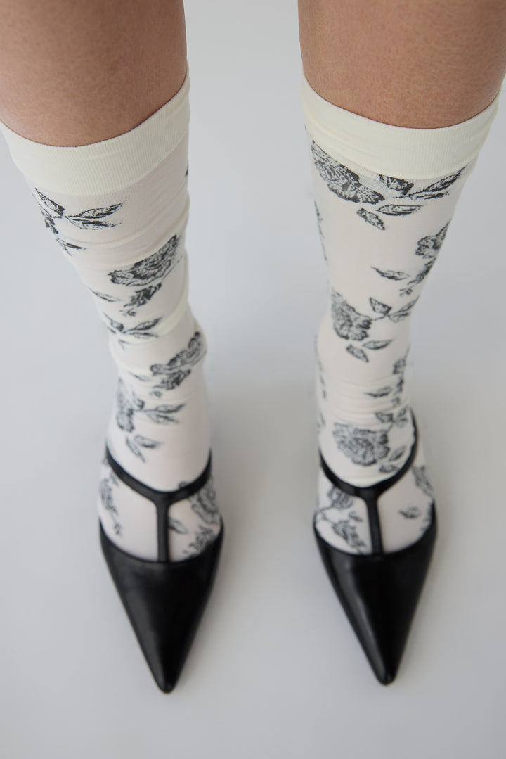 ROSE PATTERN KNEE HIGH SOCKS in White mix — alternate angle